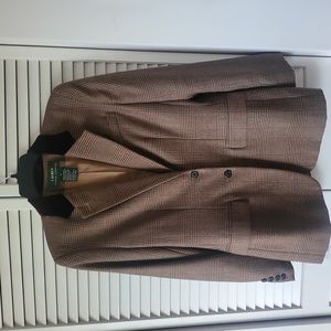 Ralph Lauren Blazer w/ Burgundy Velvet Lapel. Size 4